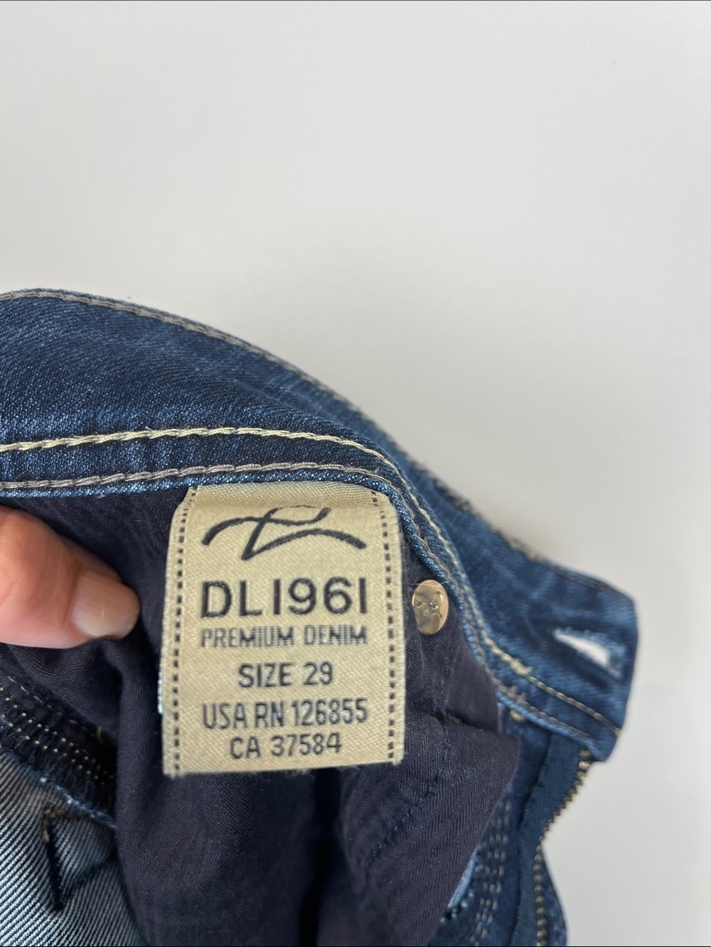 DL1961 Milano Boot Cut Dark Wash Jeans Size 29 - Picture 9 of 10